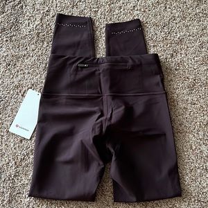 Lululemon in focus run tight